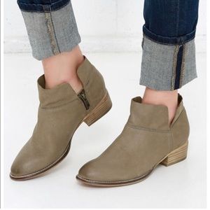 Seychelles snare booties